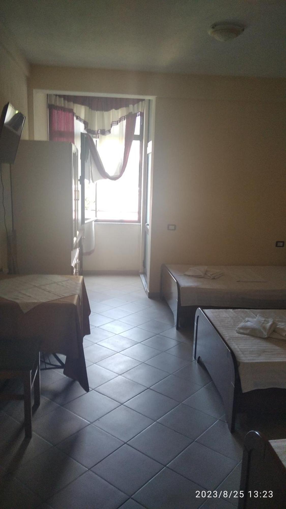 Hotel Saint Marena Pogradec Phòng bức ảnh