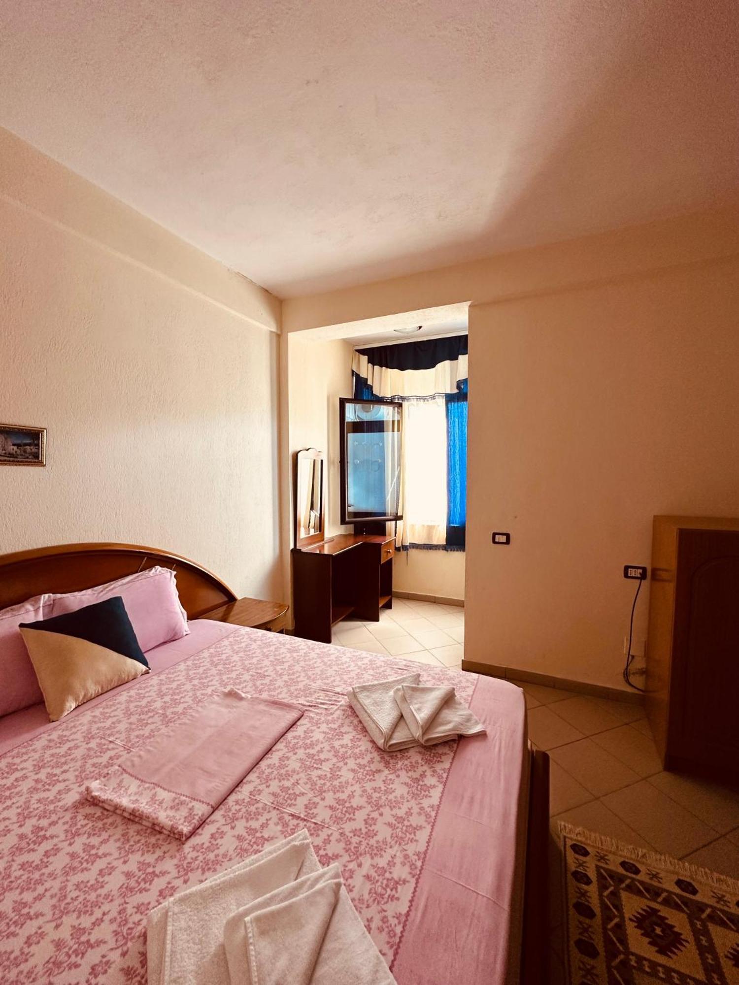 Hotel Saint Marena Pogradec Phòng bức ảnh