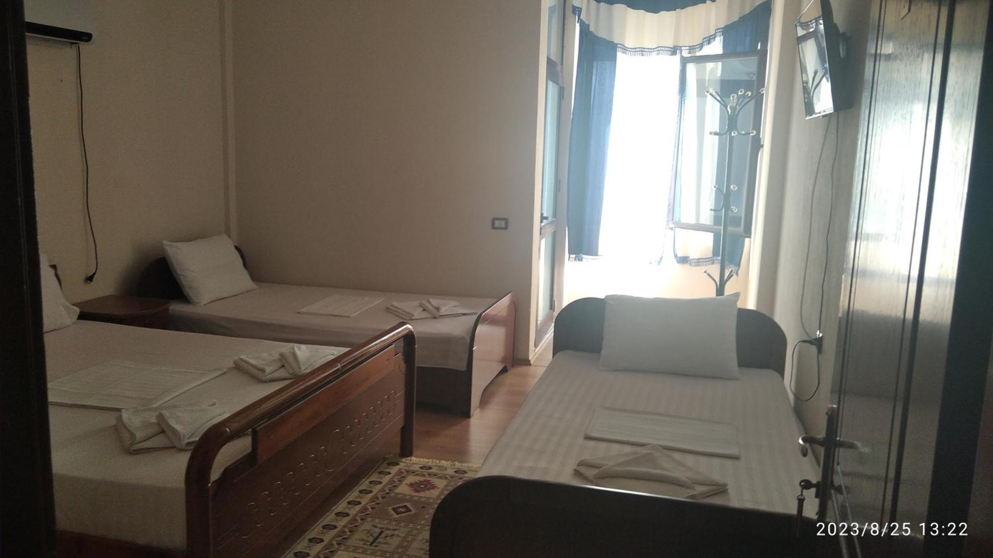 Hotel Saint Marena Pogradec Ngoại thất bức ảnh