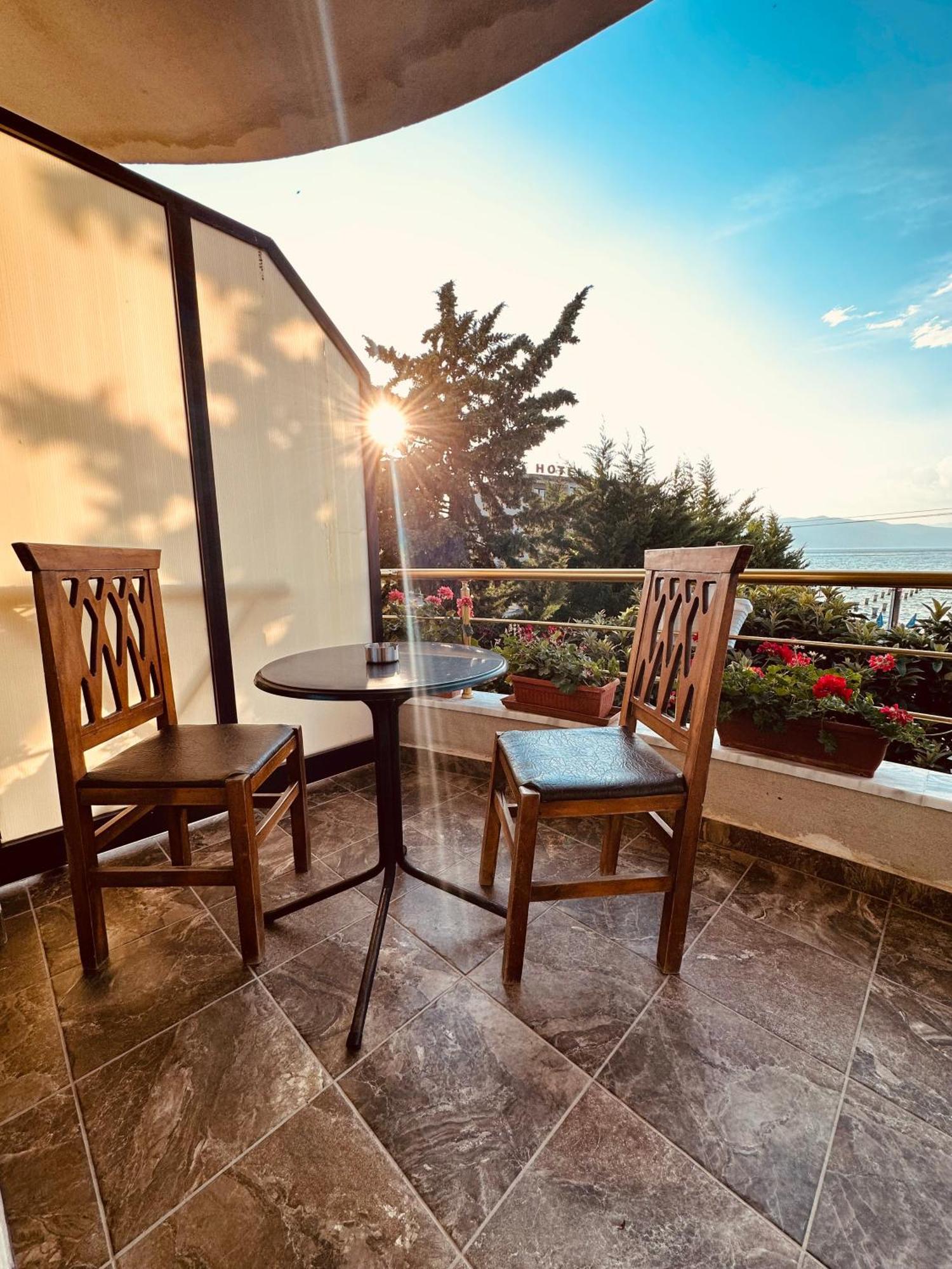 Hotel Saint Marena Pogradec Ngoại thất bức ảnh