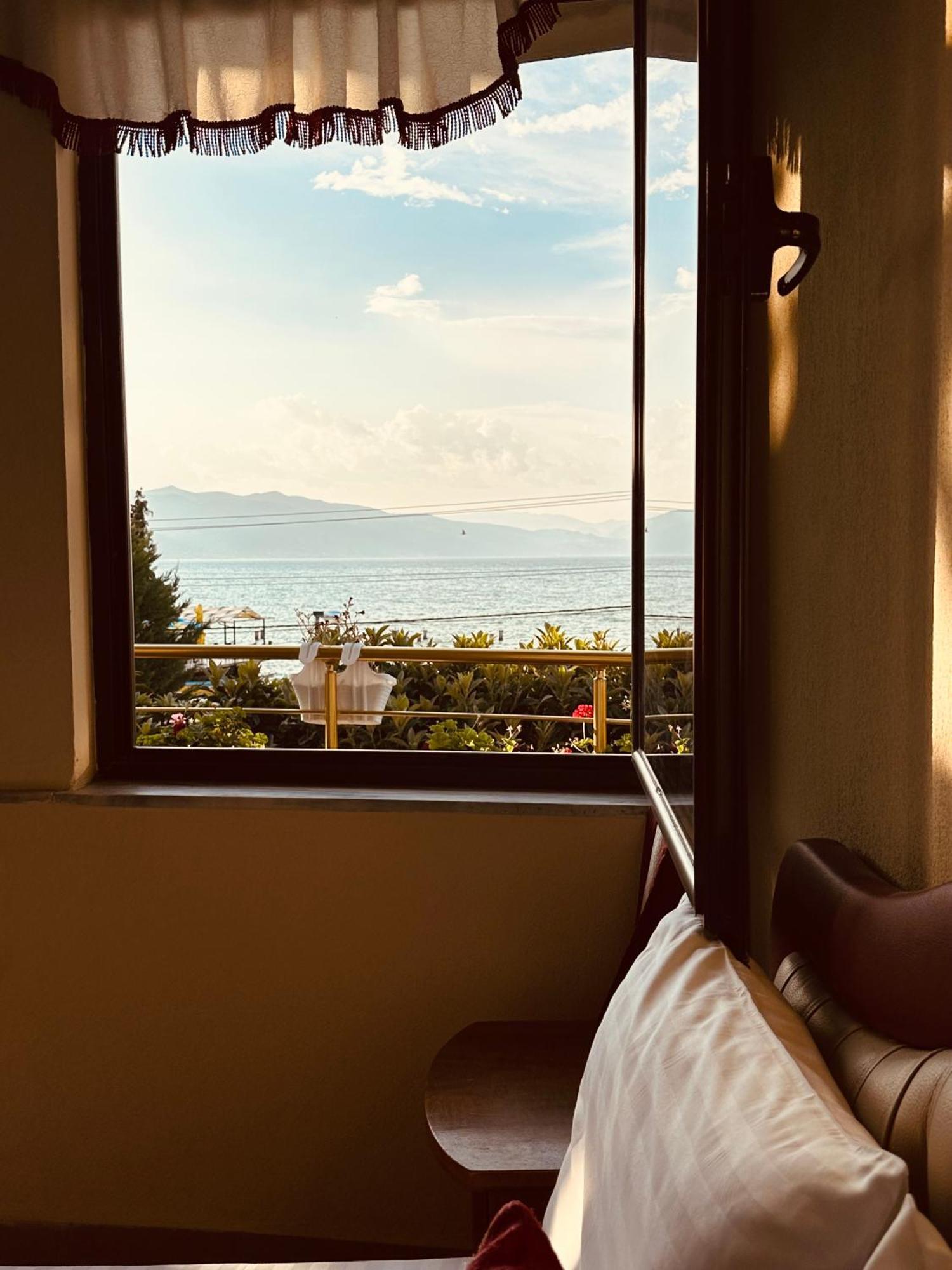 Hotel Saint Marena Pogradec Ngoại thất bức ảnh