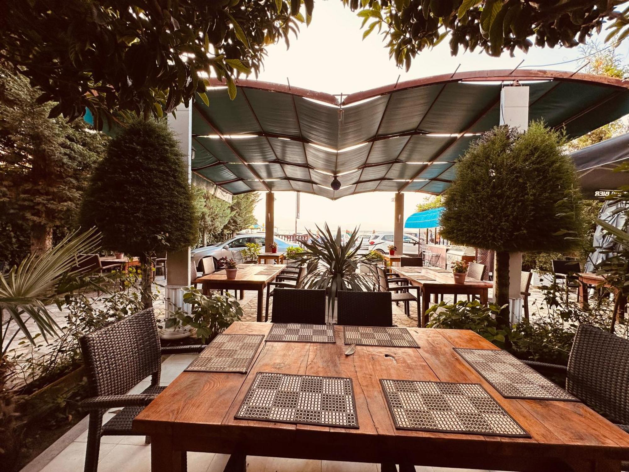 Hotel Saint Marena Pogradec Ngoại thất bức ảnh