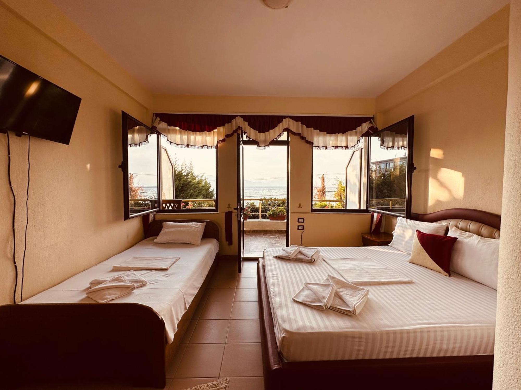 Hotel Saint Marena Pogradec Ngoại thất bức ảnh