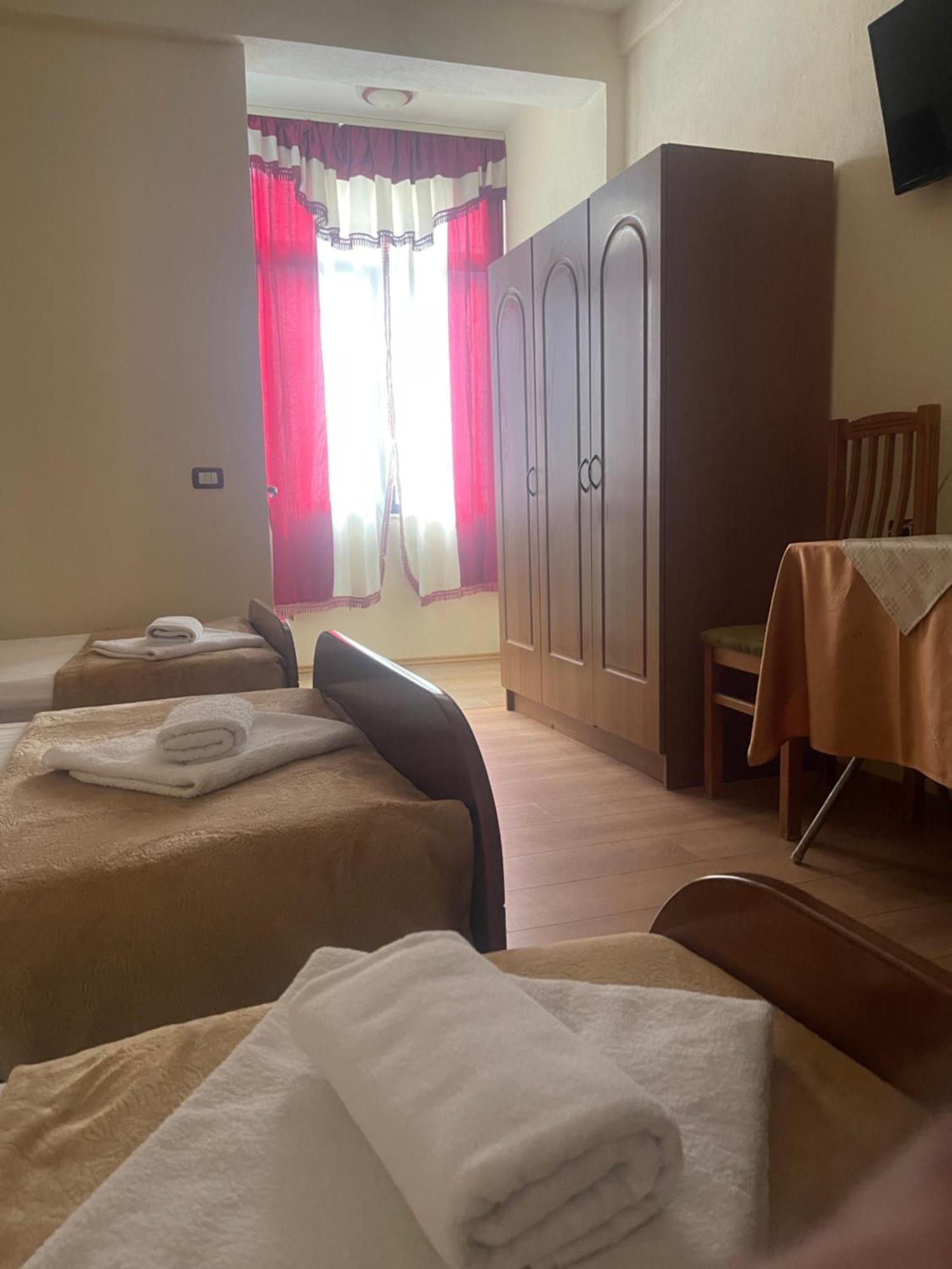 Hotel Saint Marena Pogradec Ngoại thất bức ảnh